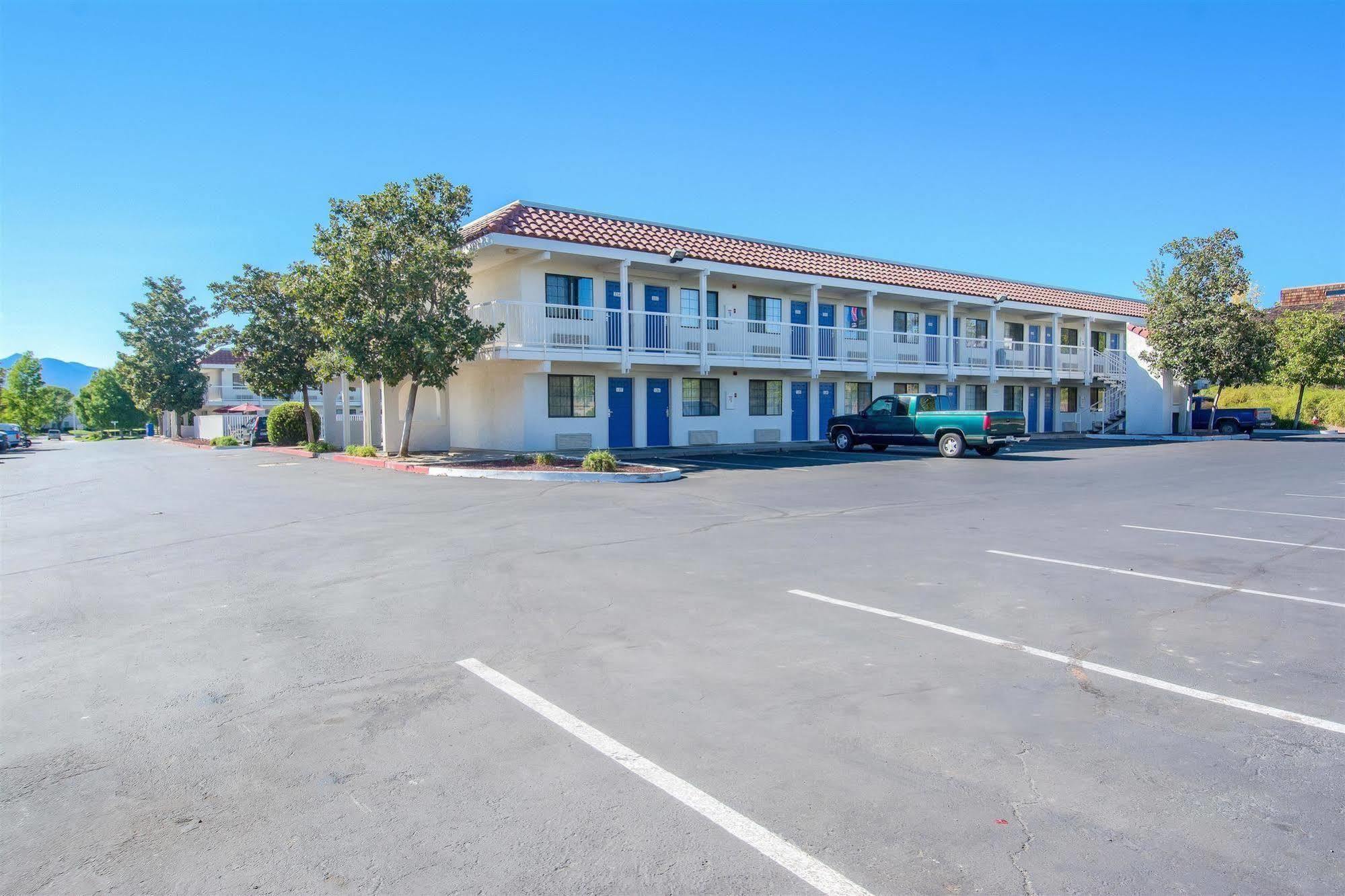 Hotel 6-redding, Ca - South Redding