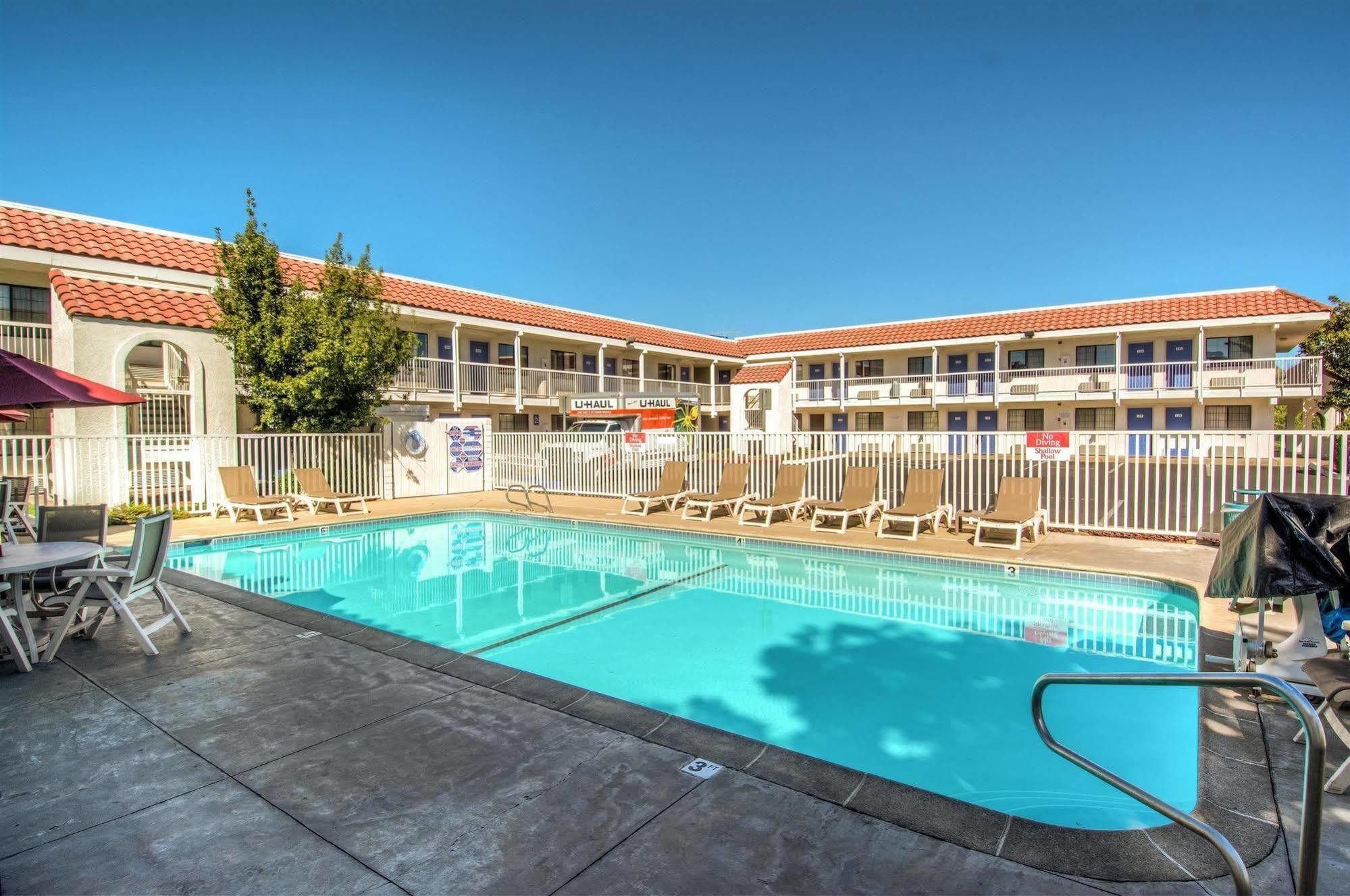 Hotel 6-redding, Ca - South 3*