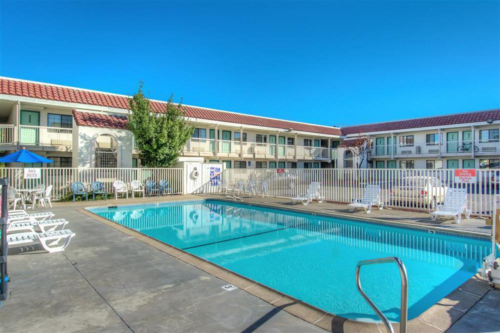 Hotel 6-redding, Ca - South 2*