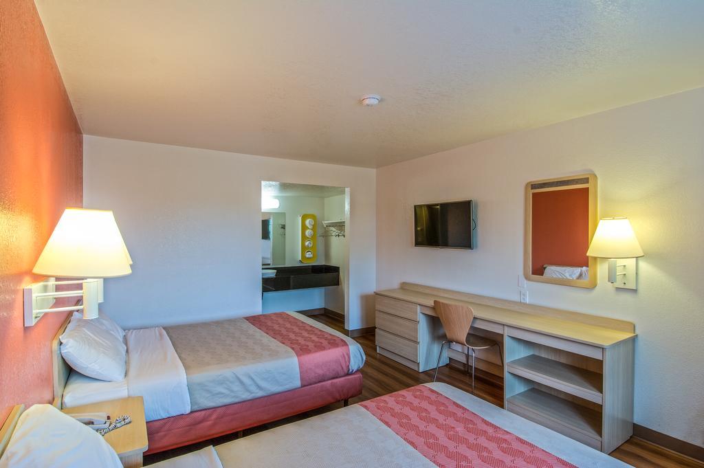 Hotel 6-redding, Ca - South Redding