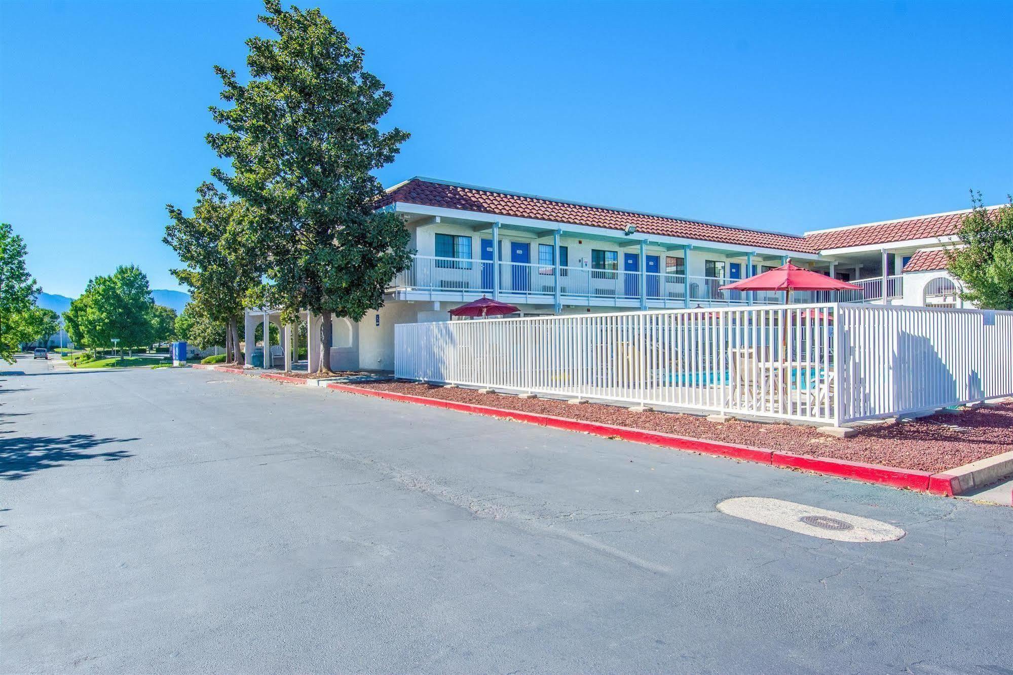 Hotel 6-redding, Ca - South Redding
