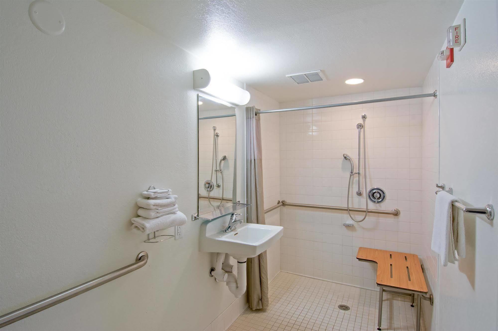 Hotel 6-redding, Ca - South 2*
