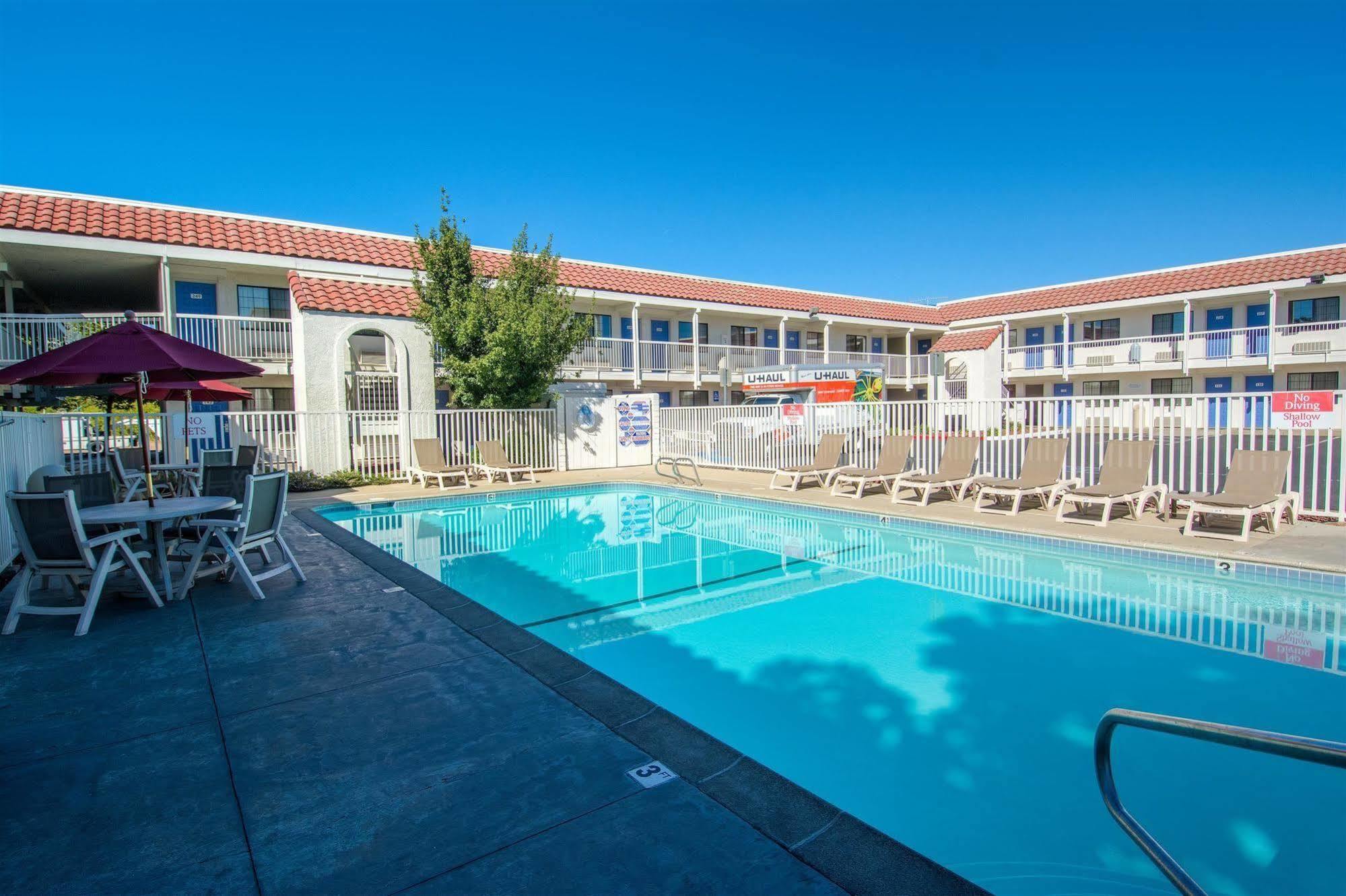 Hotel 6-redding, Ca - South Redding