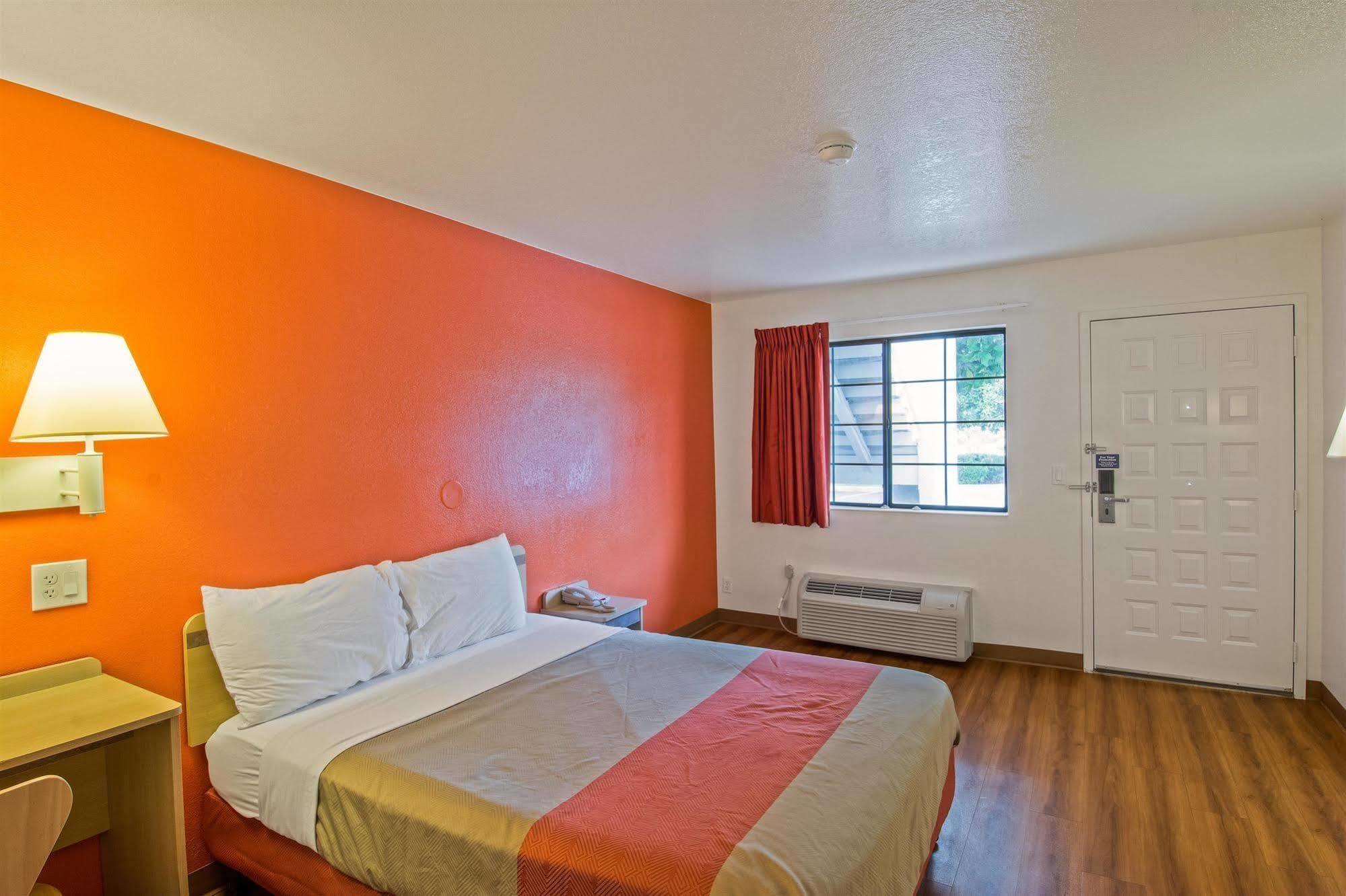 6-redding, Ca - South Hotel 2*